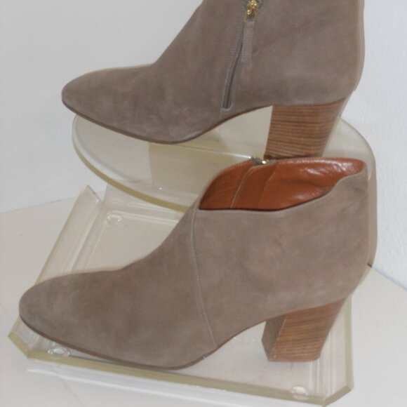 AQUATALIA SUEDE ANKLE BOOTS SIZE 39.5 (SIZE 9) MEDIUM - Picture 1 of 7